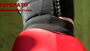 Is this argentinian milf in leggings showing cameltoe?