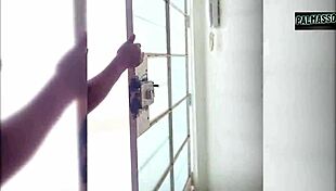 En La Calle Encontré A Mi Primo Que Me Debió Dinero Y Me Dejé Follar Para Pagar Mi Deuda, No Pudo Contener Y Accidentalmente Llenó Mi Coño Con Su Corrida