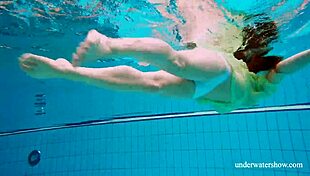 nina mohnatka reveals her hairy pussy on beach