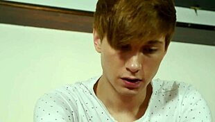 Twink massages muscular bodybuilder and gets intimate