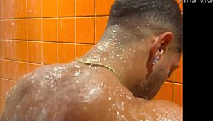 Chamei meu vizinho pro motel, redhead bisexual blowjob interracial!