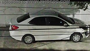 fode com amante no carro na frente de casa cheia de porra