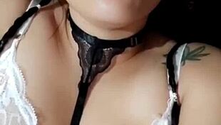 Face of pleasure as she masturbates for you, Bluee the beautiful Colombian housewife flashing! 😘