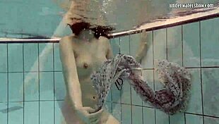 Loris Licicia Strips Down for a Super Hot Naked Swim Underwater in Pool