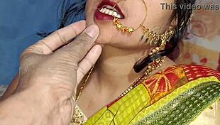 masūm ladkā ākhirkār neighbor lady ko bed mein le letā hai