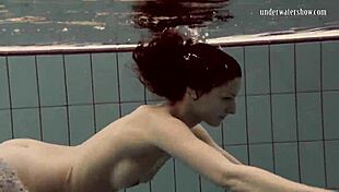 Loris Licicia Strips Down for a Super Hot Naked Swim Underwater in Pool