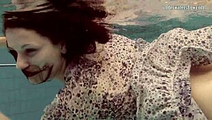 Loris Licicia Strips Down for a Super Hot Naked Swim Underwater in Pool