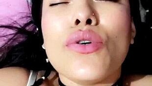 Face of pleasure as she masturbates for you, Bluee the beautiful Colombian housewife flashing! 😘