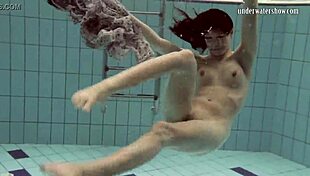 Loris Licicia Strips Down for a Super Hot Naked Swim Underwater in Pool