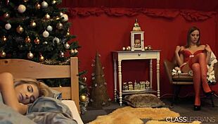 18+ युवती क्रिसमस मसाज में लेस्बियन दोस्त से मजा लेती है