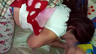 सौतेला पापा चेहरे के पास आते हैं जब मैं एक्टर जुआन के साथ उठती हूं