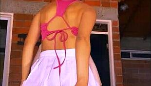 la colegial atrevida se escapa con su novio para una noche de aventuras y pasion, llegando al orgasmo en la universidad