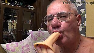 मेरा हसबैंड सकिंग पसंद करता है, सभी गे और बाई गायज को वेलकम करता है