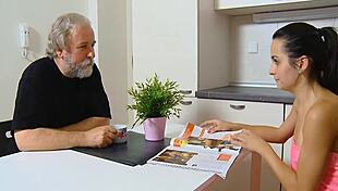 दम, पेटाइट 18+ जे विक्सन ओल्ड लंड पर प्रो की तरह राइड करती है 😜