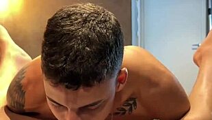 O novinho Ryan Ross delivers intense action to me