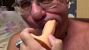 मेरा हसबैंड सकिंग पसंद करता है, सभी गे और बाई गायज को वेलकम करता है