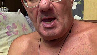 मेरा हसबैंड सकिंग पसंद करता है, सभी गे और बाई गायज को वेलकम करता है