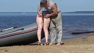 Can you believe this lady tourist bangs a boatman in public?