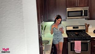 Airbnb guest fucks tight pussy of homeowner as thanks