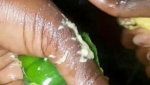 Plantain Versus Poivron Je Mouille Et Je Jouis Fucking Mature Pussy Masturbation