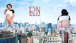 I saw a giant lady walking naked in the city