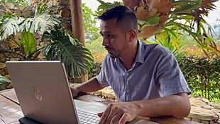 jefe cachondo folla a embarazada para salvar su trabajo parte 1