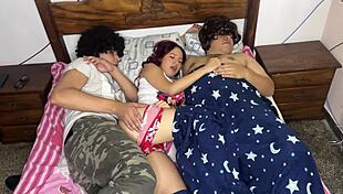 गर्लफ्रेंड की बेस्ट फ्रेंड के साथ बेड शेयर, उसके बगल में उसे चोदते हुए महसूस कर रहा हूं एनटीआर