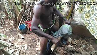 अरे, देखना चाहता है कैसे मैं इस गोल-गोल ऐनिमे डॉल को जोर से चोदता हूँ?