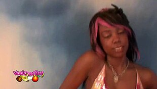 i'm watching roxy star's exotic dance and strip, it's so sexy!