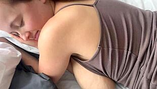 लैक्टेटिंग स्टेप मॉम रेड एवीई पीओवी में इंटेंस सेक्स लेती है