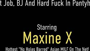 Maxine x delivers wild footjob while squirting in pantyhose 😘