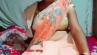 सेक्सी इंडियन बीवी रात को बेडरूम में बेकाबू चुदाई