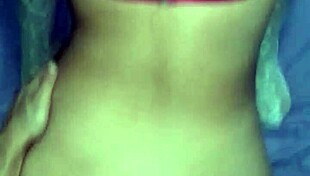 las amigas se besan y las pongo en cuatro.