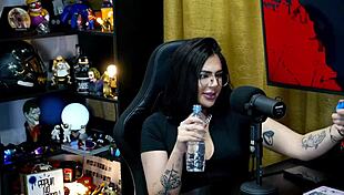 Ruan shows his dick to Lary Cubas, wondering if she likes the size 😏 small or big in the shack?