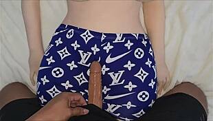 Mi Hermanastra Descansando Rica con Pijama, Aprovechándome de Ella