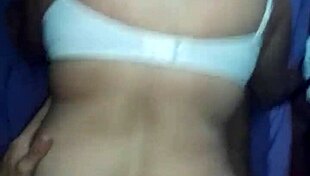 las amigas se besan y las pongo en cuatro.