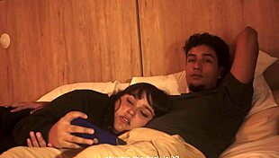 Mi Hermanastro Forces Pene in Mouth While Lying Down, Mercilessly Filling Me with Leche as His Putita