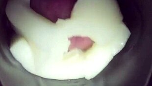 i'm usin' my fleshlight and gettin' a creampie insid it, it's so hot