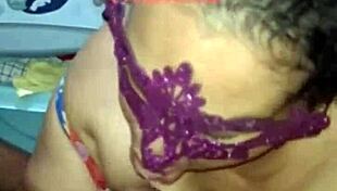 बीबीडब्ल्यू रंडी लंड हिलाती दूध निकालती देखो