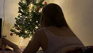 mi amiga me invita a ver una pelicula en fin de ano e iniciamos el nuevo ano follando 😏