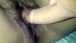 minha bucetinha apertada quer um pau peludo no pelo dentro dela, latina solo craving action