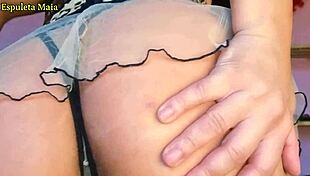 Morena gostosa shows panties stuffed in asshole while twerking for camera