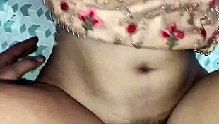 Indian Hot Big Boobs Girl Seduced Hard!