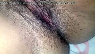 minha bucetinha apertada quer um pau peludo no pelo dentro dela, latina solo craving action