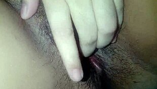 minha bucetinha apertada quer um pau peludo no pelo dentro dela, latina solo craving action