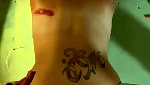 Pretty Street Worker Collects Huge Tip After Show At Trap House