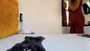 Grabo a mi padrastro y termino con su polla en mi coño