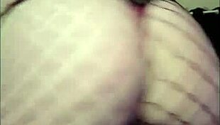 look at that sexy fat ass dancing in fishnets, flashing close up