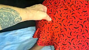 peguei empregadinha sem camizeta, ofereci grana e ela deu seu popo grande 😈