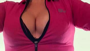 eu na academia da minha quebrada treinando louca de tes�o que at� suava pela buceta e escorria nos meus peitos